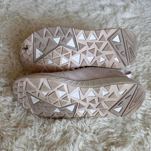 Adidas Women’s Sneaker size 9 - Picture 3 of 3